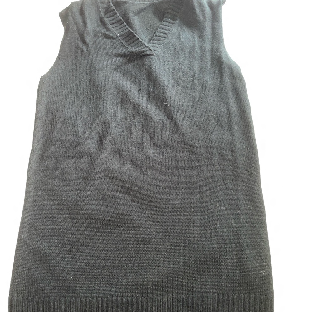 Black Sleeveless V-Neck Sweater